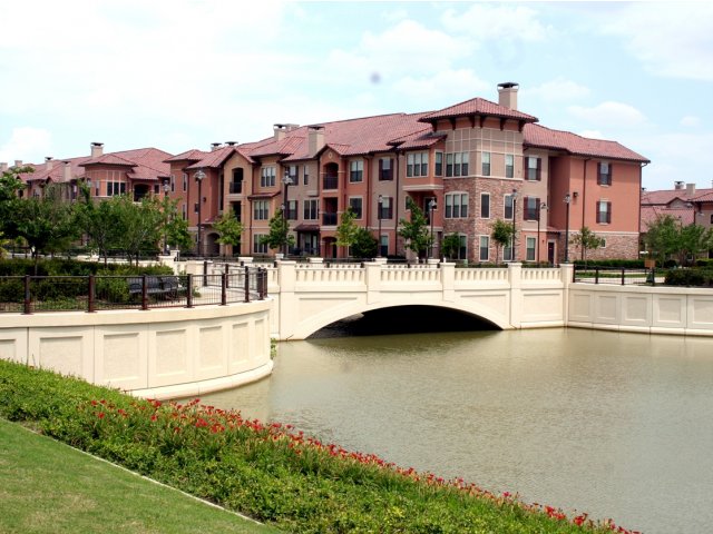 Extraordinary Canal and Lake Views